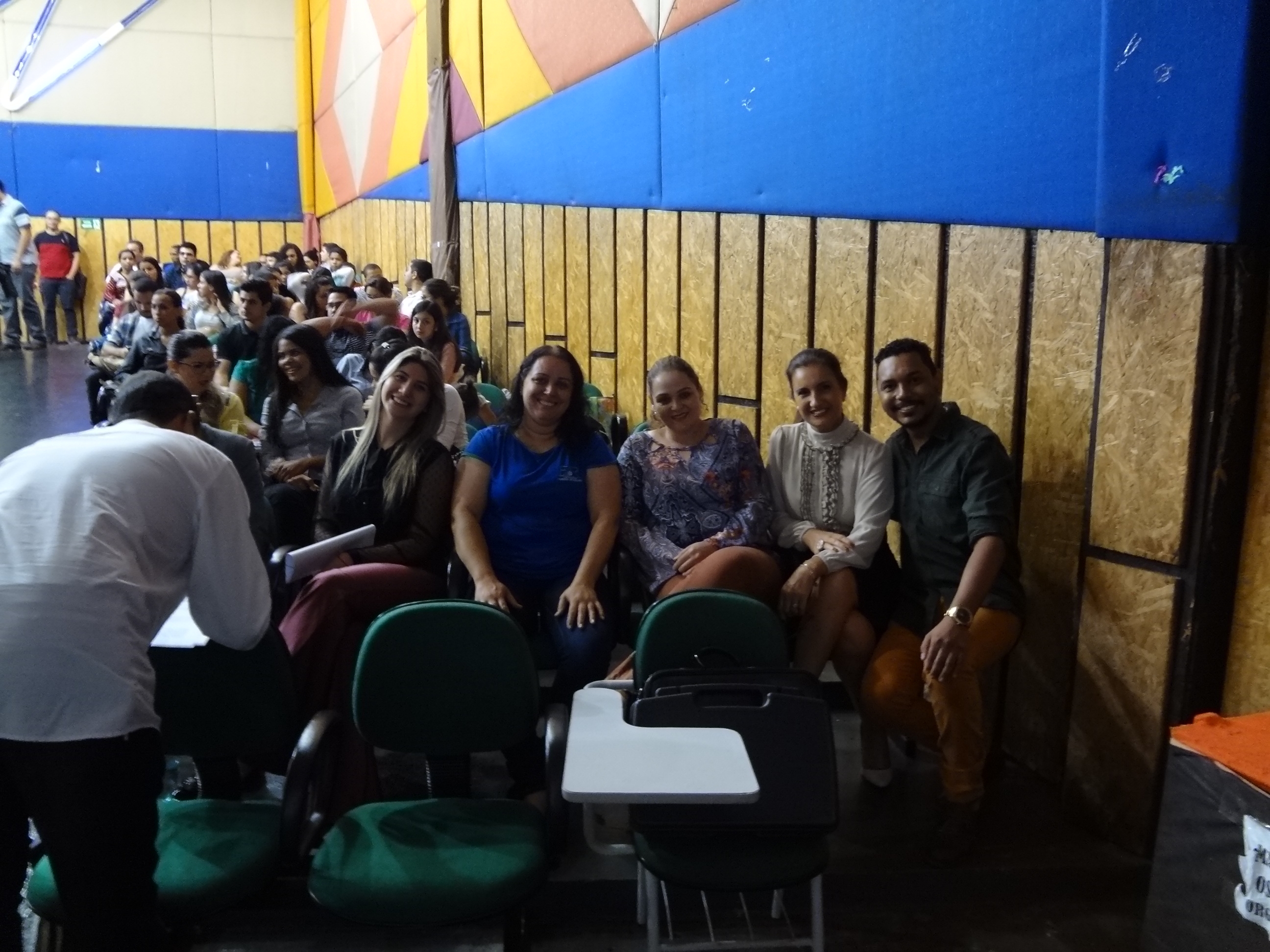 Calouros e veteranos participam de aula inaugural na FAMAP Confira